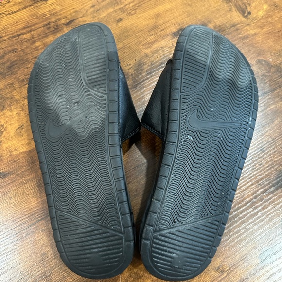 Nike Slides Men’s sz 8 Like new - Picture 3 of 4